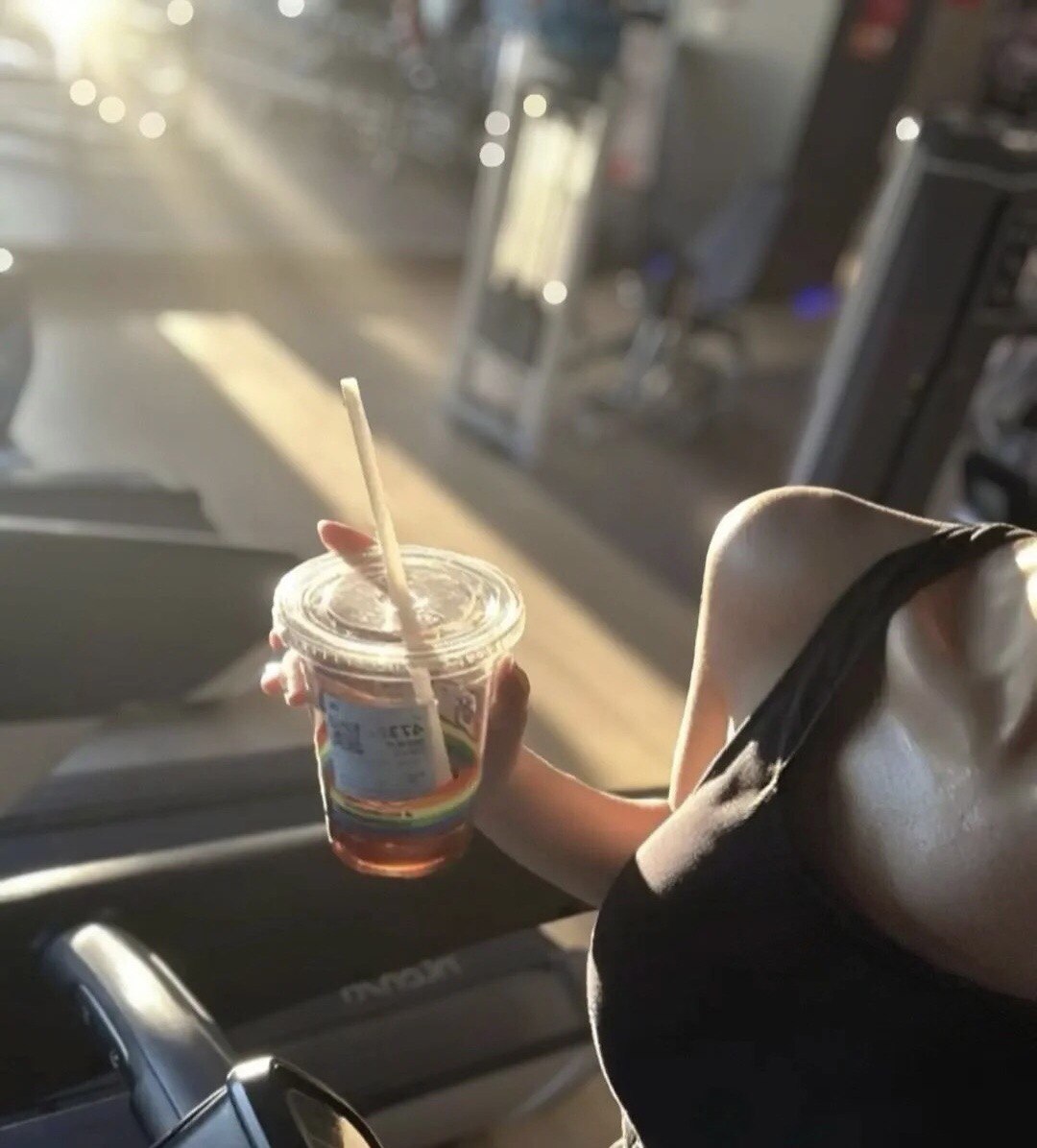 Agnes84433's tweet photo. Workout essentials: hydration and determination 💦🎯 https://t.co/uw07tucDYi