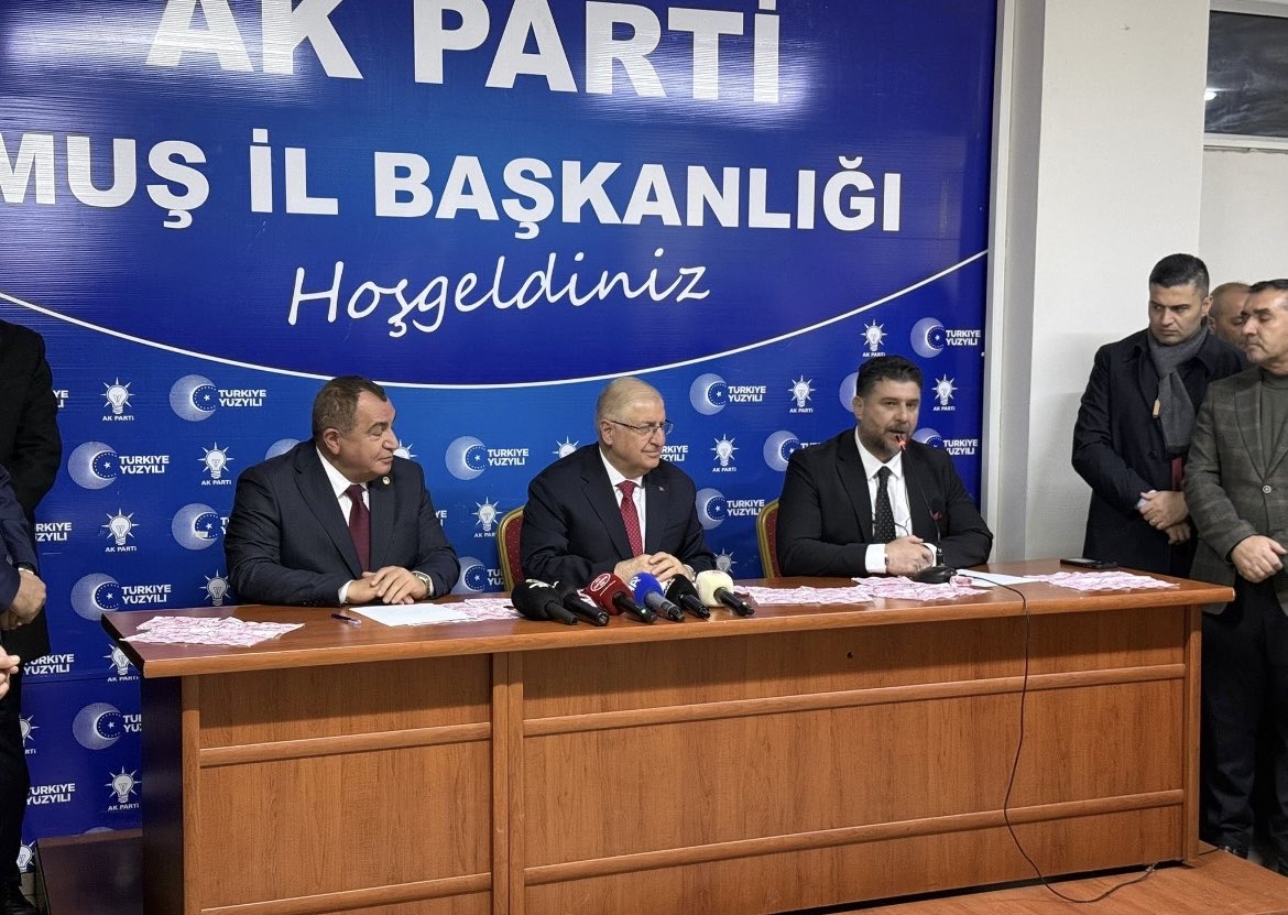merkez_ilce49's tweet photo. Bir dizi ziyaret ve programa katılmak üzere ilimize teşrif eden Savunma Bakanımız Sayın Yaşar Güler ve Milletvekilimiz Sn.@eminsimsekmus Merkez  İlçe Başkanlığımızı da ziyaret ettiler. Nazik ziyaretleri için kendilerine çok teşekkür ederiz. 

@eminsimsekmus ,@MelikEmre1 ,@AvErdalSenturk ,@Tugbaboydak_49 ,@seyitmsen