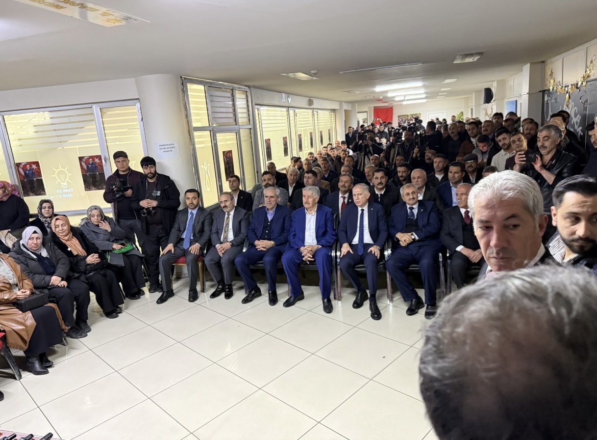merkez_ilce49's tweet photo. Bir dizi ziyaret ve programa katılmak üzere ilimize teşrif eden Savunma Bakanımız Sayın Yaşar Güler ve Milletvekilimiz Sn.@eminsimsekmus Merkez  İlçe Başkanlığımızı da ziyaret ettiler. Nazik ziyaretleri için kendilerine çok teşekkür ederiz. 

@eminsimsekmus ,@MelikEmre1 ,@AvErdalSenturk ,@Tugbaboydak_49 ,@seyitmsen