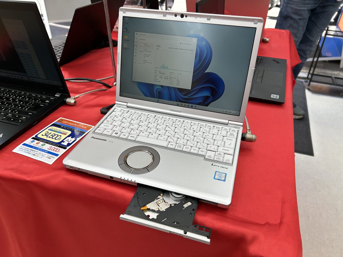 PCcomfullAKB4's tweet image. 今週の秋葉原4号店限定セール！
②【CF-SV7UFKVS】
上位モデルの構成！

型落ちではあるものの、基本的な作業には十分なi7-8th！メモリ16GB入りなのもGood👍

また、今やほとんど付かなくなったDVDマルチ内蔵し、ディスクの持ち出しも可能！

Type-C充電🙆

10台限定！
#panasonic #sv7 #レッツノート