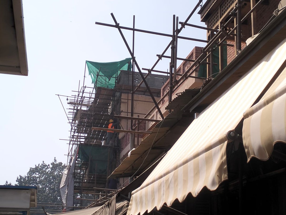 WCLAuthority's tweet photo. Ongoing Rehabilitation Work at Spice Market Walled City Lahore.
#wcla #walledcitylahoreauthority #lahoreheritage #spicemarket #workinprocess @cmopunjabpk @Marriyum_A https://t.co/7kfonzexvl