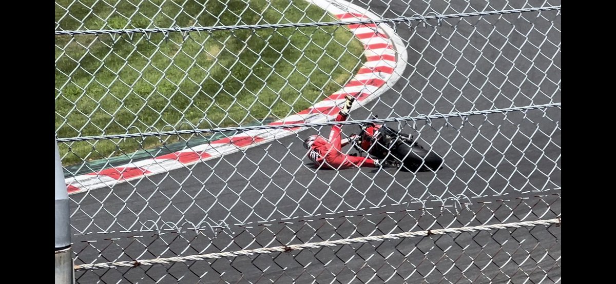 #ライダーは後ろ姿を無言で勝負見た人もやってねお願い