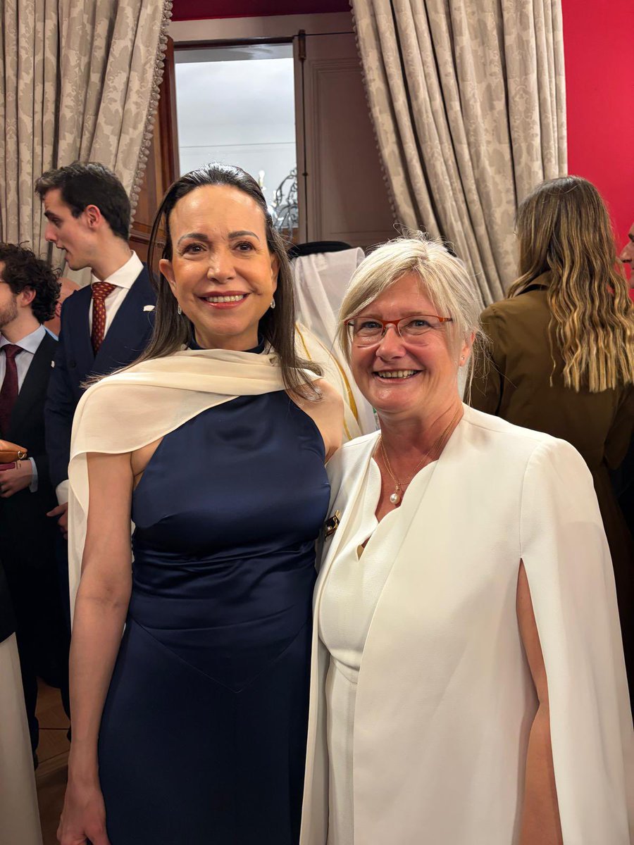 Kinga Gál tweet media