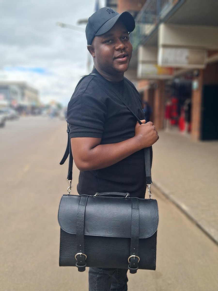 MJMleatherware's tweet photo. The Sovereign Briefcase. 💼
$170
WhatsApp: https://t.co/jhQo0y9vBj
#Dehwear #Isikhumba #HandmadeInZW https://t.co/w1nETXCNfq