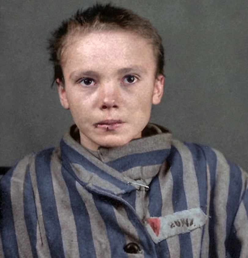 ajedrzak's tweet photo. W grudniu 1942 r. Niemcy przywieźli Czesię Kwokę do KL Auschwitz wraz z ponad 1300 mieszkańcami żyznej Zamojszczyzny, w tym 150 dzieci, bo ich domów i ziemi potrzebowali niemieccy osadnicy z Besarabii. 

Do wiosny większość dzieci już nie żyła. Czesię zabito dosercowym zastrzykiem fenolu 12 marca 1943 r.