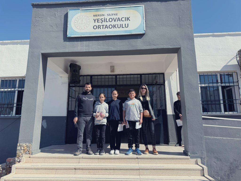 HilalUlupnar3's tweet photo. İstiklal Marşı’nın Kabulü ve Mehmet Akif Ersoy’u Anma Gününde okulumuzda tören düzenlenmiş olup yapılan bilgi yarışmasında ilk 3 e giren öğrencilerimiz ödüllendirilmiştir.Emeği geçen öğretmenlerimize ve öğrencilerimize teşekkür ediyoruz. 🇹🇷 #12MartİstiklalMarşınınKabulü https://t.co/uRE7Q18bVq