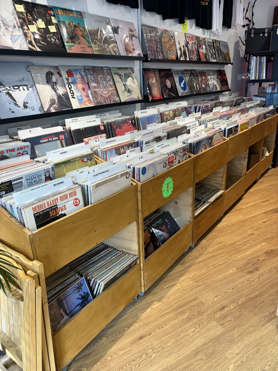 Revolution Records Penge tweet media