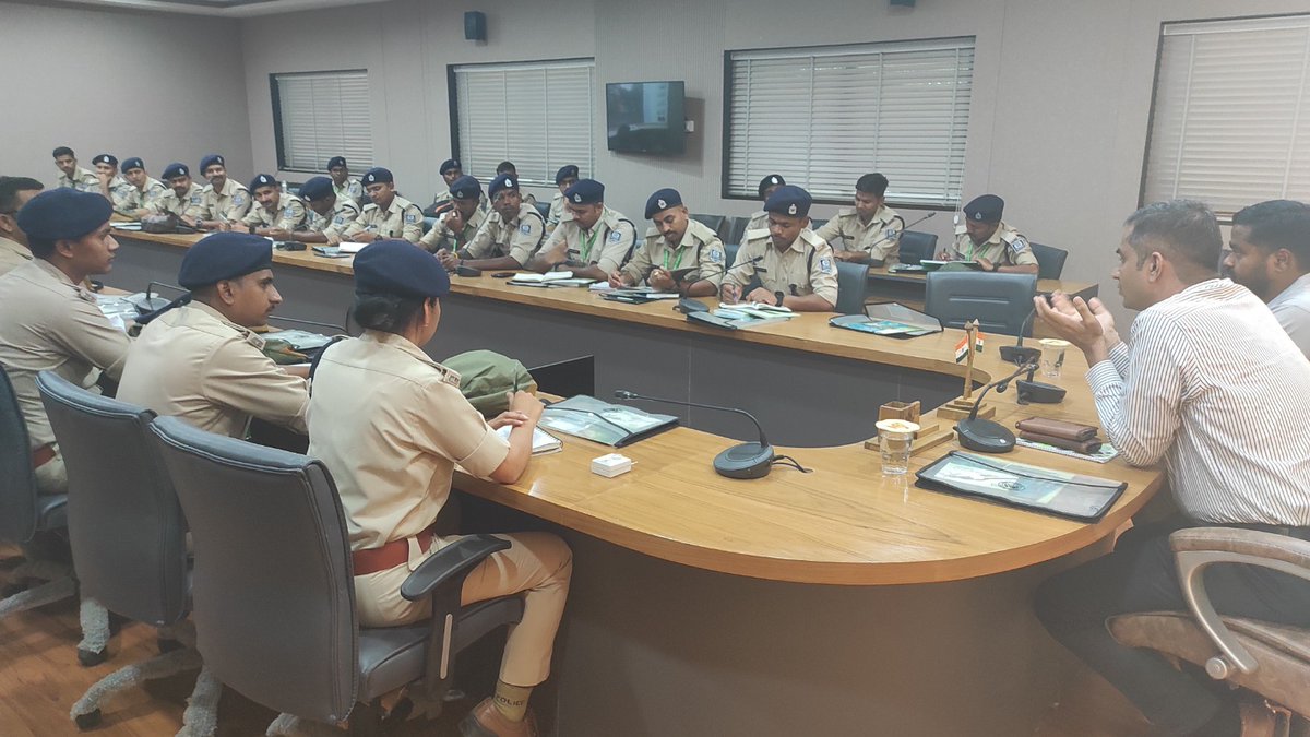 DDNewsGujarati's tweet photo. 🔸ઓડિશાના વન અધિકારી તાલીમાર્થીઓએ ગાંધીનગરમાં ‘ગીર’ ફાઉન્ડેશન અને ઈન્દ્રોડા પ્રકૃતિ ઉદ્યાનની મુલાકાત લીધી

#Odisha #ForestOfficers #GEERFoundation #IndrodaNaturePark #Gandhinagar #Environment #Training https://t.co/tIiTouw6lv