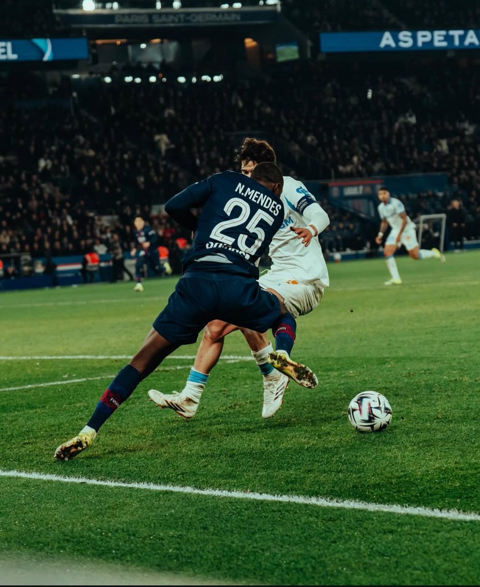 Media Parisien tweet media