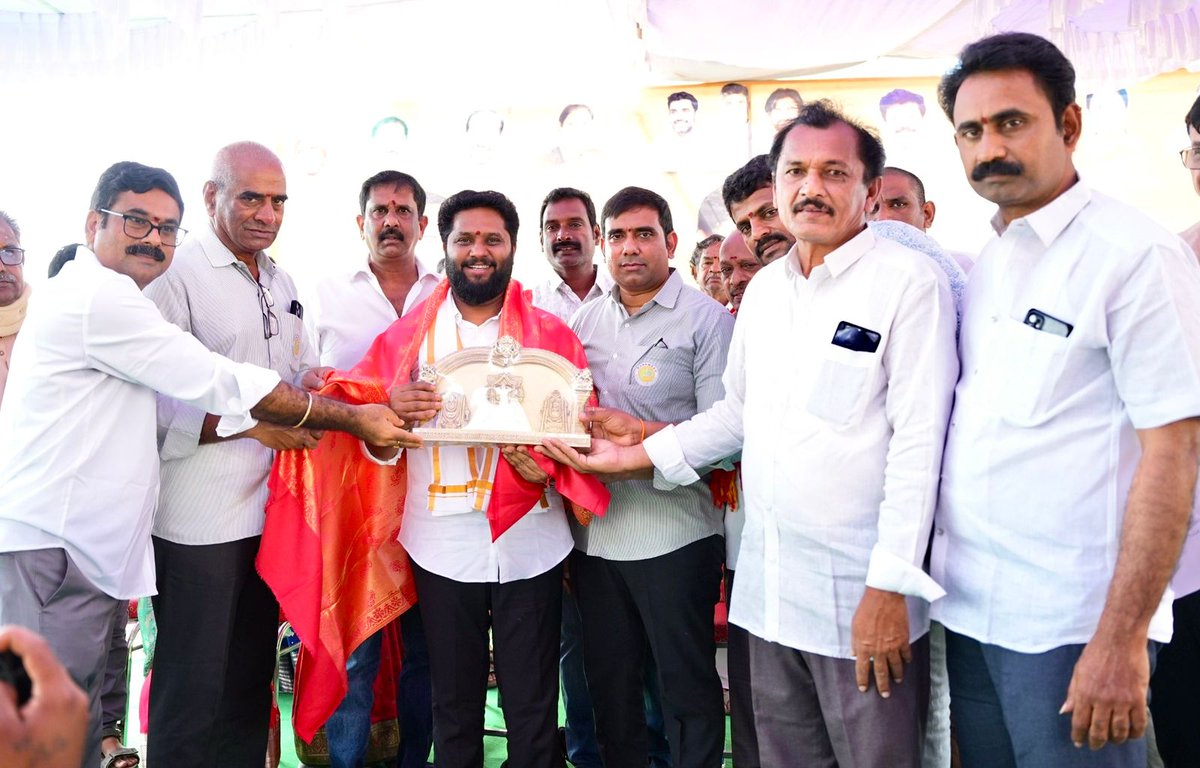 rajumaddipati's tweet image. నిరంతరం కృషి చేస్తూనే ఉంటాం.

మద్దిపాటి వెంకట రాజు 
గోపాలపురం శాసనసభ్యులు 

#Gopalapuram #Devarapalli #HealthcareDevelopment #MaddipatiVenkataRaju