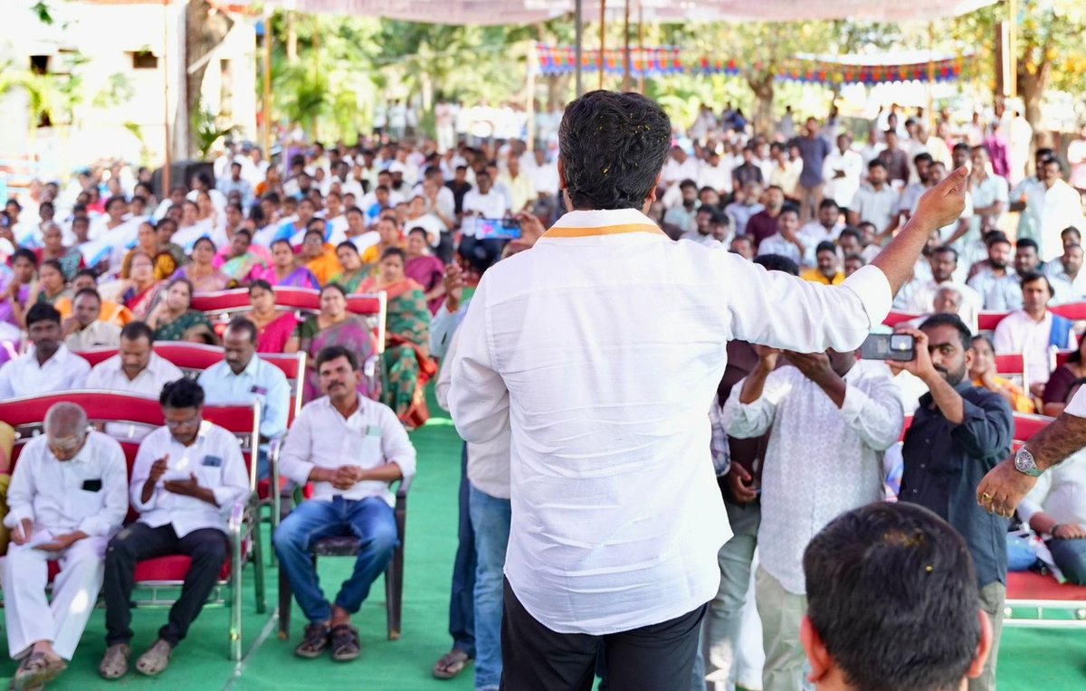 rajumaddipati's tweet image. నిరంతరం కృషి చేస్తూనే ఉంటాం.

మద్దిపాటి వెంకట రాజు 
గోపాలపురం శాసనసభ్యులు 

#Gopalapuram #Devarapalli #HealthcareDevelopment #MaddipatiVenkataRaju