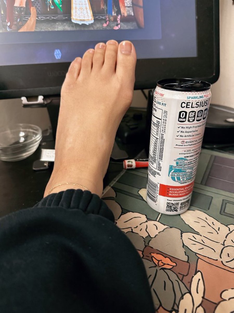 Angelina tweet media