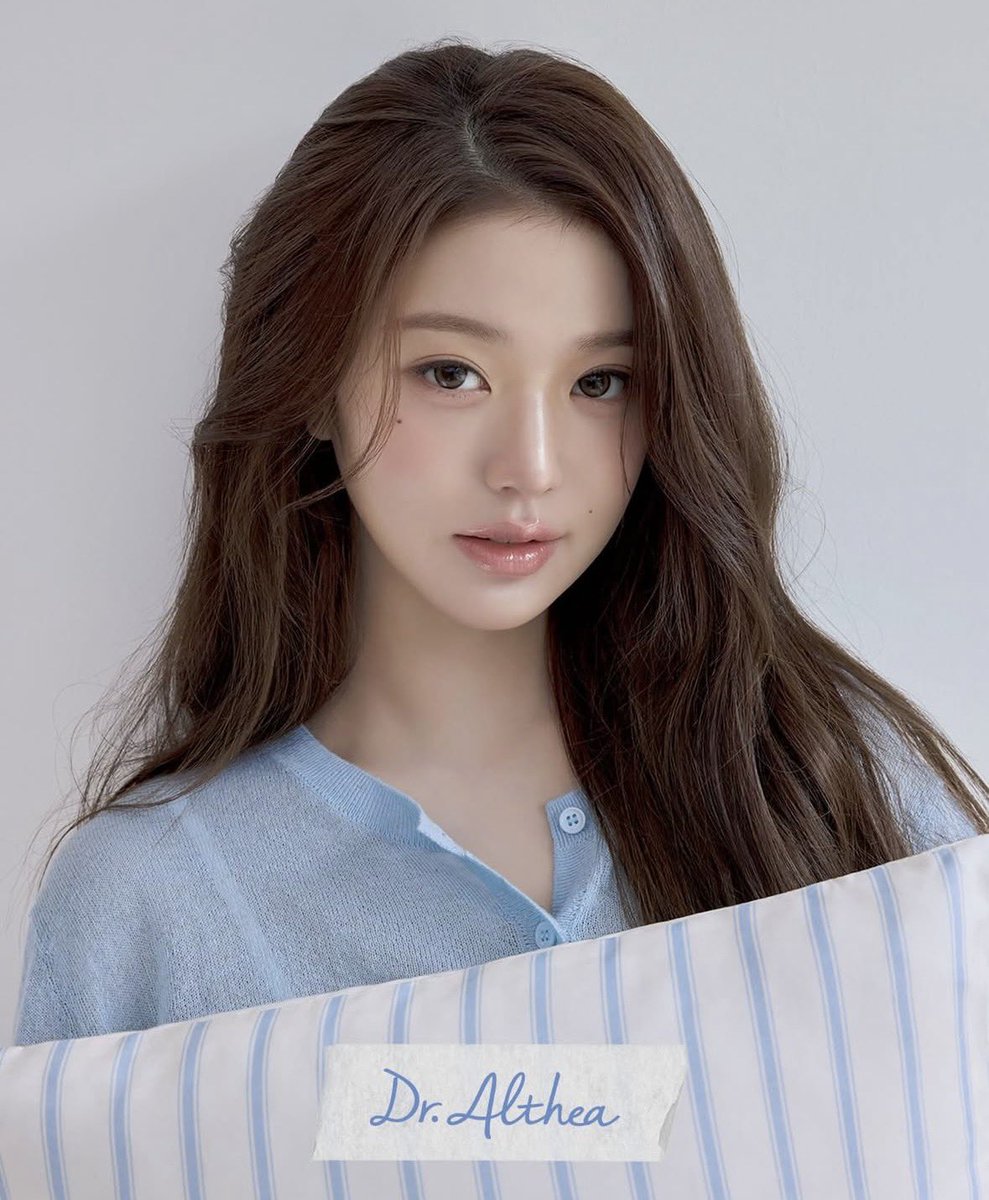 combinoir's tweet photo. im just a girl. i see wonyoung and i just want to repost 😭 

dr althea pls release more im beggingggg #wonyoung #dralthea https://t.co/CIqB0r64YM