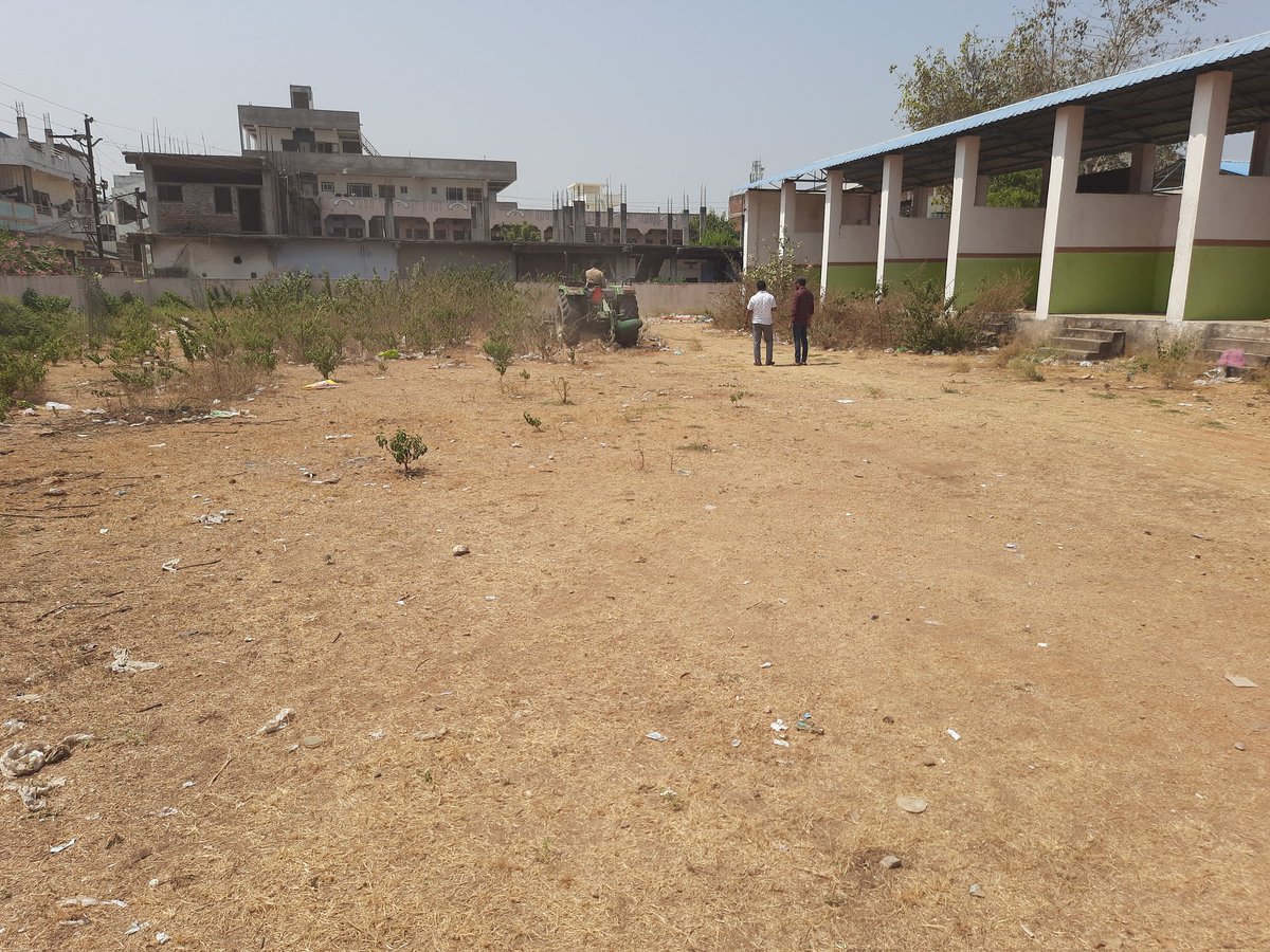 MC_Armur's tweet photo. As a part of Prajapalana Pragathi Pranalika 99 days action plan Cleanliness drive conducted at Rythu Bajar in Armoor Municipality #PrajaPalanaPragatiPranalika99daysactionplan
#swachhsurvekshan2025
#TelanganaRising2047 @SwachhBharat @MoHUA_India @tksreedevi  @RoopaMishra77 https://t.co/ablk46Elrj