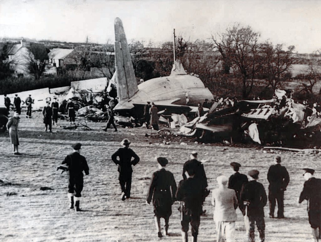 USAS_WW1's tweet image. #planecrash #disaster #avgeek #RAF: March 12, 1950 Llandow Air Disaster: Overloaded Avro Tudor V "Star Girl" flying Dublin, Ireland to Llandow, Wales arrives too low, noses up, stalls, and crashes. 83 aboard. 80 killed. 3 in back survive. At the time, worst aviation crash ever.💔