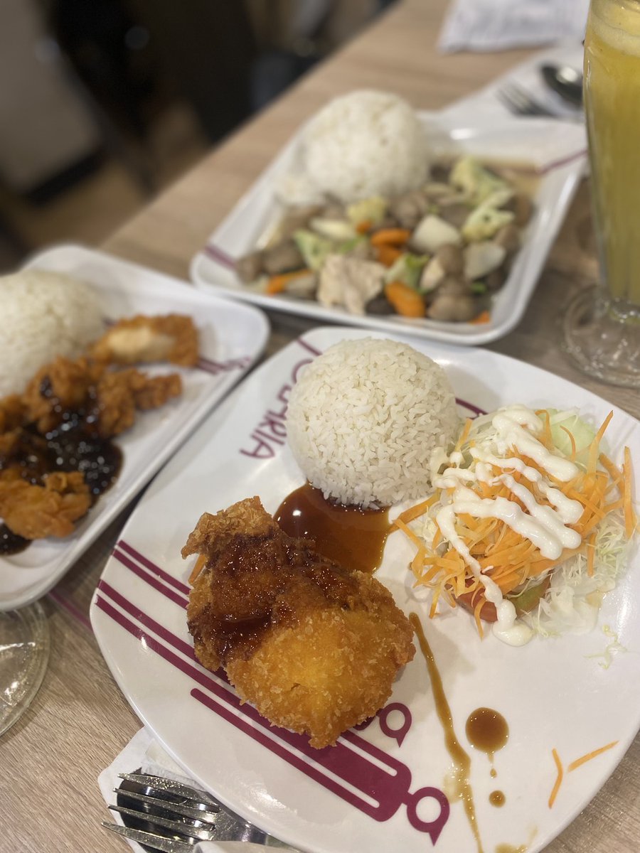 onielity_ofc's tweet photo. Selamat berbuka puasa @C_OnielJKT48 dan Nieltizen sekaliaan. Pada buka puasa pake apaniiih???? Minty pakai nasi nih agar kuat lanjut tarawih malam ini. Semangat semuanyaa 🫰🫰🫰
#WaktuOnielBerbuka
#RamadhanDay22
#RAWON https://t.co/moUsvnH6DW