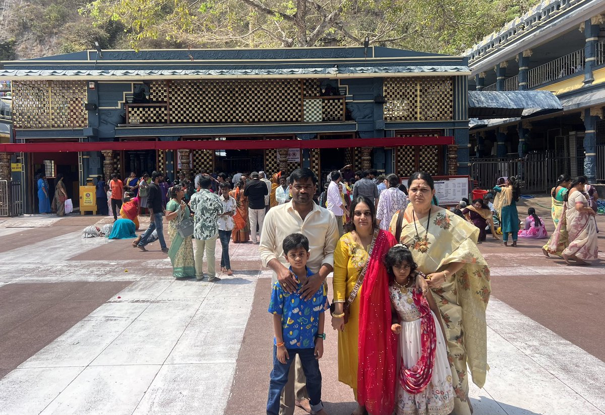 VijayJADAV6464's tweet photo. Feeling  blessed….

" ఇలాంటి పుట్టిన రోజు వేడుకలు మరెన్నో జరుపుకుంటూ...నిండు నూరేళ్లు సుఖ సంతోషాలతో, ఆయురారోగ్యాలతో జీవింతాలని మనస్పూర్తిగా కోరుకుంటూ...జన్మదిన శుభాకాంక్షలు ! "

Many many happy returns of the day beta💐💐💐💐💐. https://t.co/WQWk1Uki1I