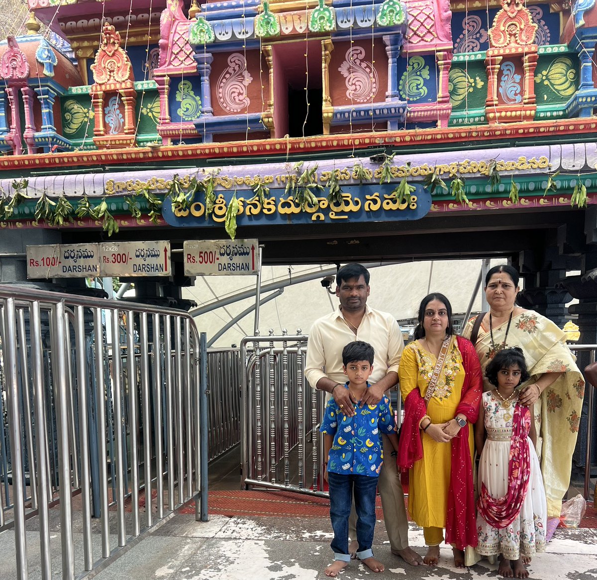 VijayJADAV6464's tweet photo. Feeling  blessed….

" ఇలాంటి పుట్టిన రోజు వేడుకలు మరెన్నో జరుపుకుంటూ...నిండు నూరేళ్లు సుఖ సంతోషాలతో, ఆయురారోగ్యాలతో జీవింతాలని మనస్పూర్తిగా కోరుకుంటూ...జన్మదిన శుభాకాంక్షలు ! "

Many many happy returns of the day beta💐💐💐💐💐. https://t.co/WQWk1Uki1I