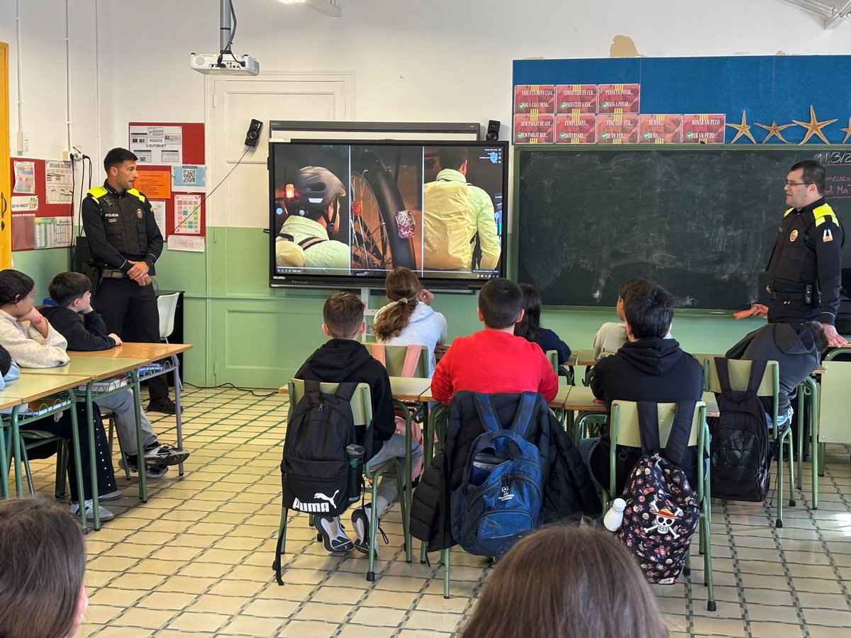 Policia Local Vilanova i la Geltrú ◼ ◼ ◼ ◼ tweet media