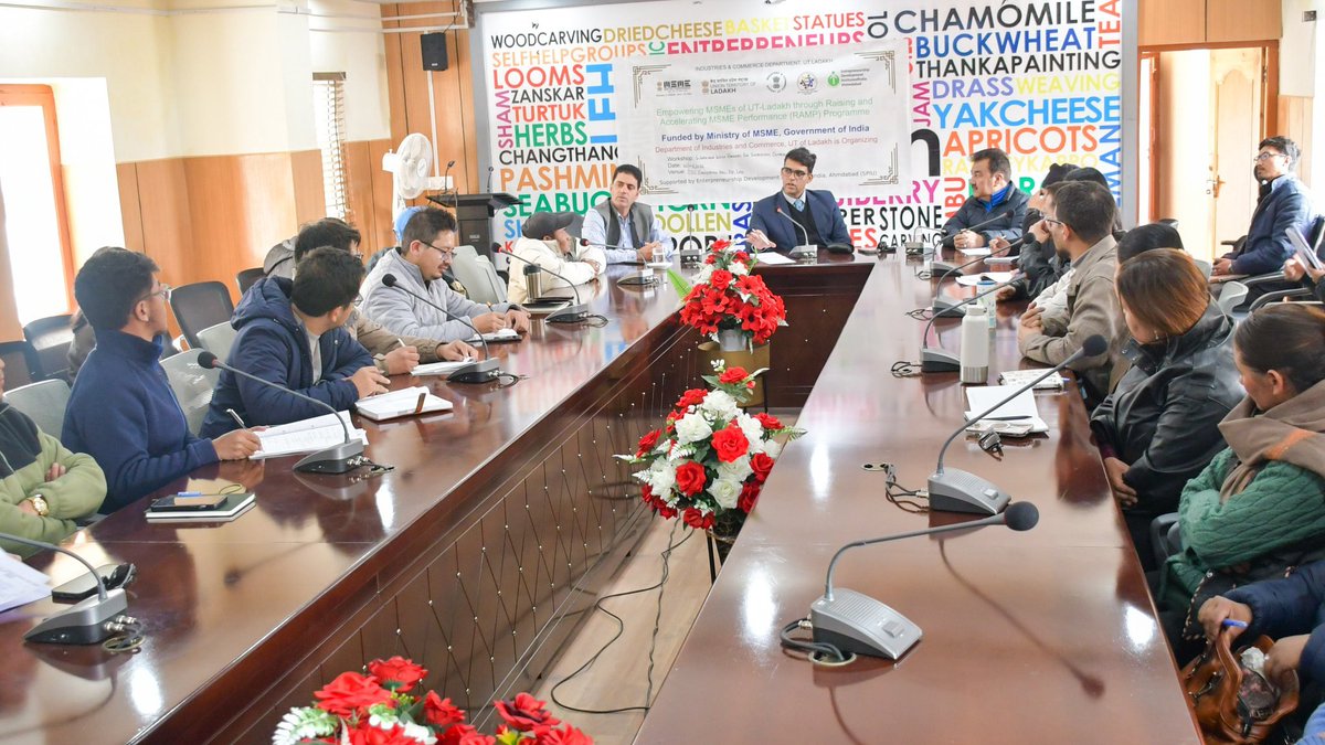 Indus_Dispatch's tweet image. Administrative Secretary, Industries &amp;amp; Commerce, Shri Bhupesh Chaudhary, IAS, chaired a meeting with entrepreneurs &amp;amp; stakeholders of UT Ladakh at the Conference Hall, DIC Leh to discuss industrial growth and opportunities.

#UTLadakh #IndustriesLeh #Entrepreneurship #DICLeh