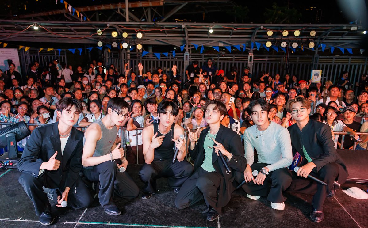 (1) Here’s a look back at the show-stopping moments, crowd roars, and unforgettable stages from the concert.
facebook.com/share/p/18Krw1…

#HORI7ON_PMCCMakati
#HORI7ON #호라이즌  
<a href="/HORI7ONofficial/">HORI7ONofficial</a> <a href="/HORI7ON_twt/">HORI7ON member</a>