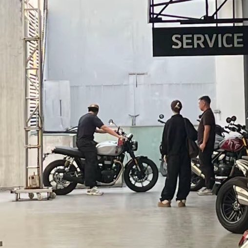 Omgg! mog-momotor together! 🤩