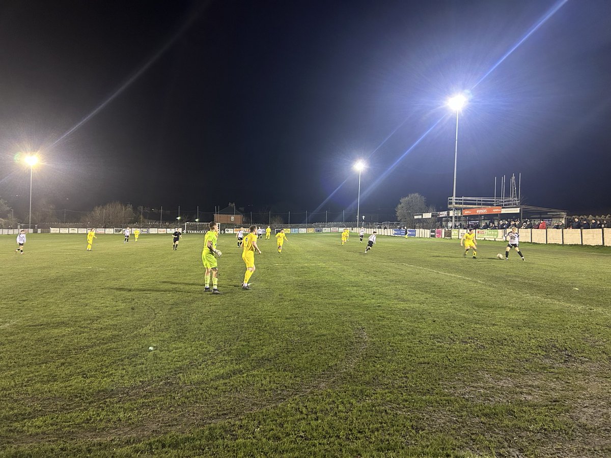 scorbishley92's tweet photo. A super encounter last night between @BacupBoro and @maghullfc. Both sides fighting for the points. 2-2 probably a fair result, some may say the visitors edged it but Bacup worked hard to stay in the game and win a point. https://t.co/vSGGRcYhA6