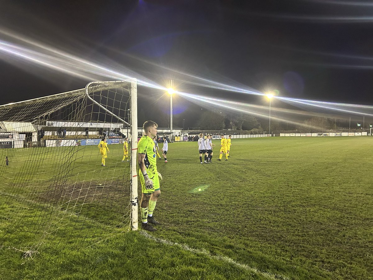 scorbishley92's tweet photo. A super encounter last night between @BacupBoro and @maghullfc. Both sides fighting for the points. 2-2 probably a fair result, some may say the visitors edged it but Bacup worked hard to stay in the game and win a point. https://t.co/vSGGRcYhA6
