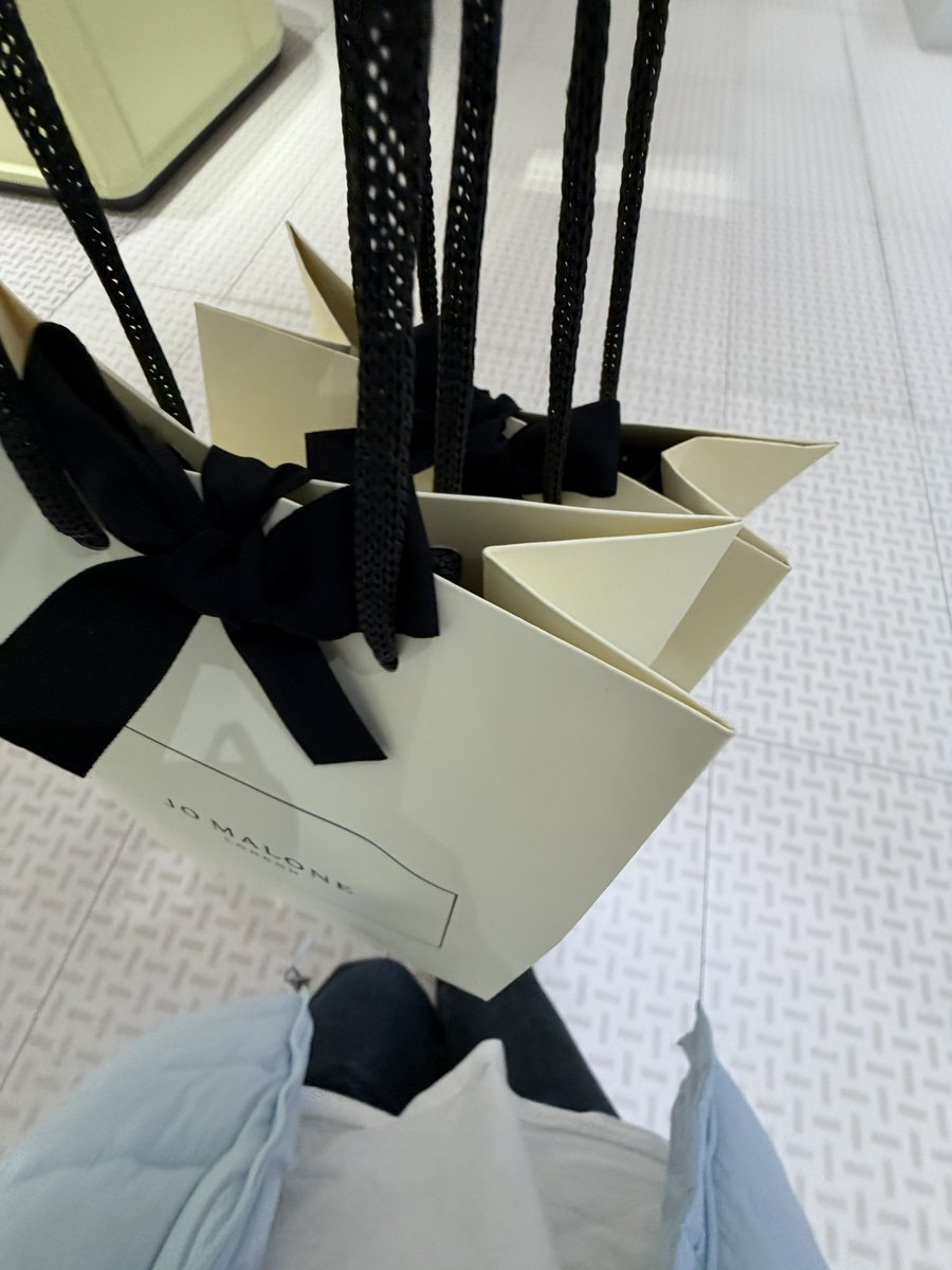 오늘은 소비의날임!!!!!
왜냐면
그냥 내가 그렇게 정함