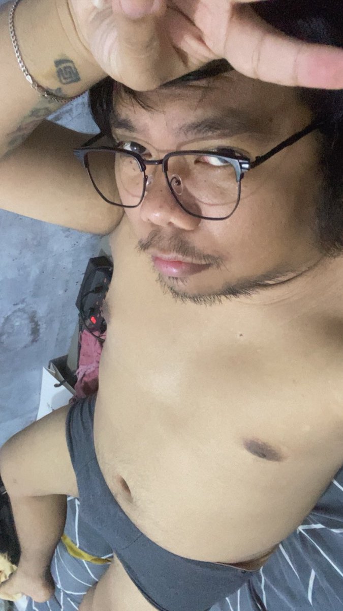Good evening...magaling na din sa wakas. Lintek na ubo yan 😂

gusto ko magjakol na ayaw ko. Hahhaha taena. 

Tigas na eh...pero tinatamad.