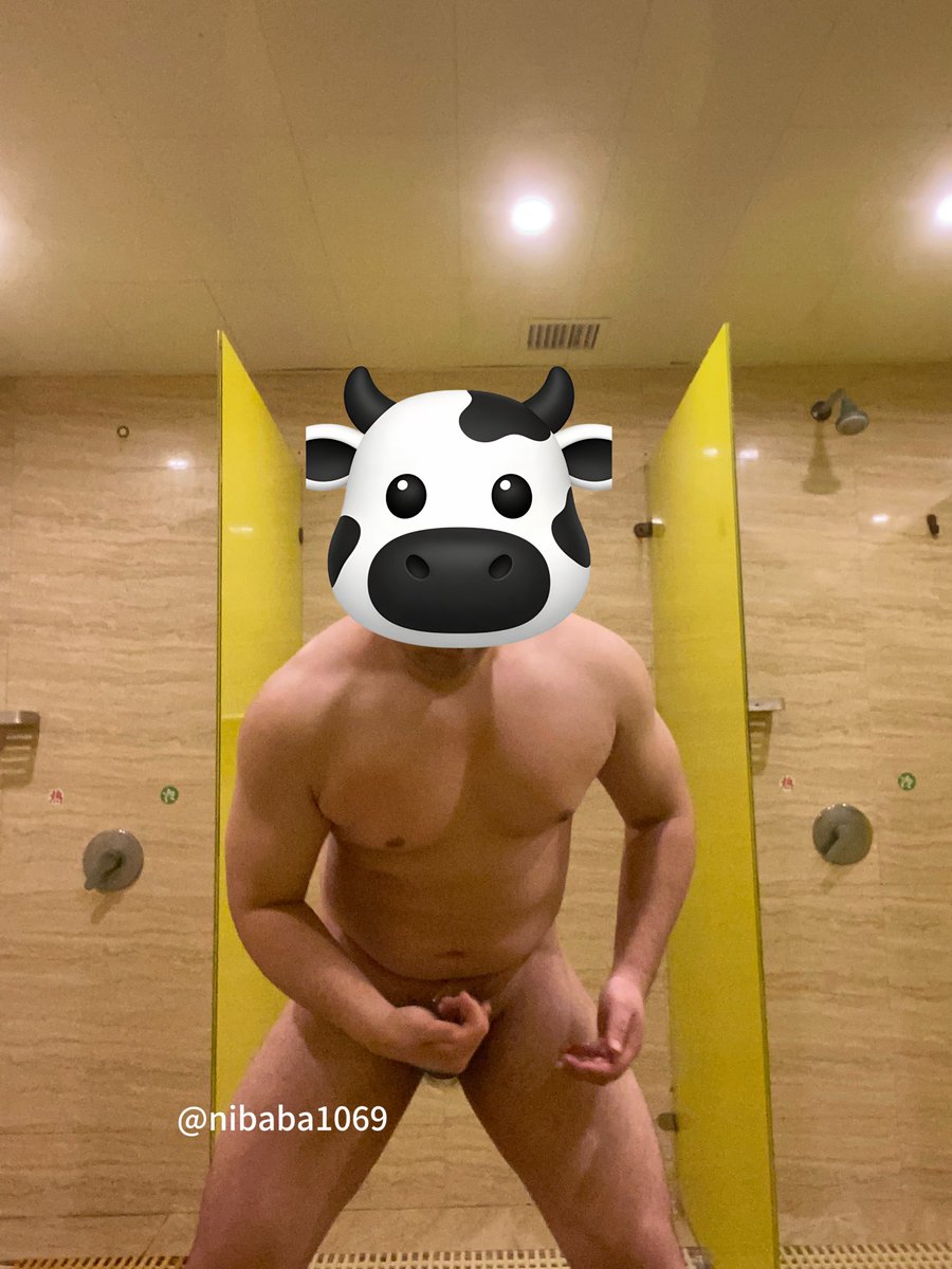 nibaba1069's tweet photo. 公共浴室玩马眼 🥵爽喷喷了一地 💦
视频版👉@nibaba1069 
#马眼  #公共场合暴露 #喷射 #耐牛 https://t.co/lbI3g9WSTV