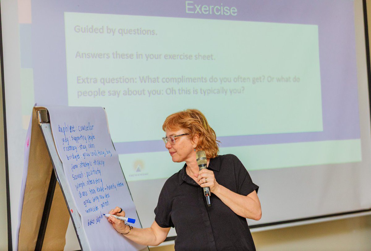 Einstein Rising tweet media