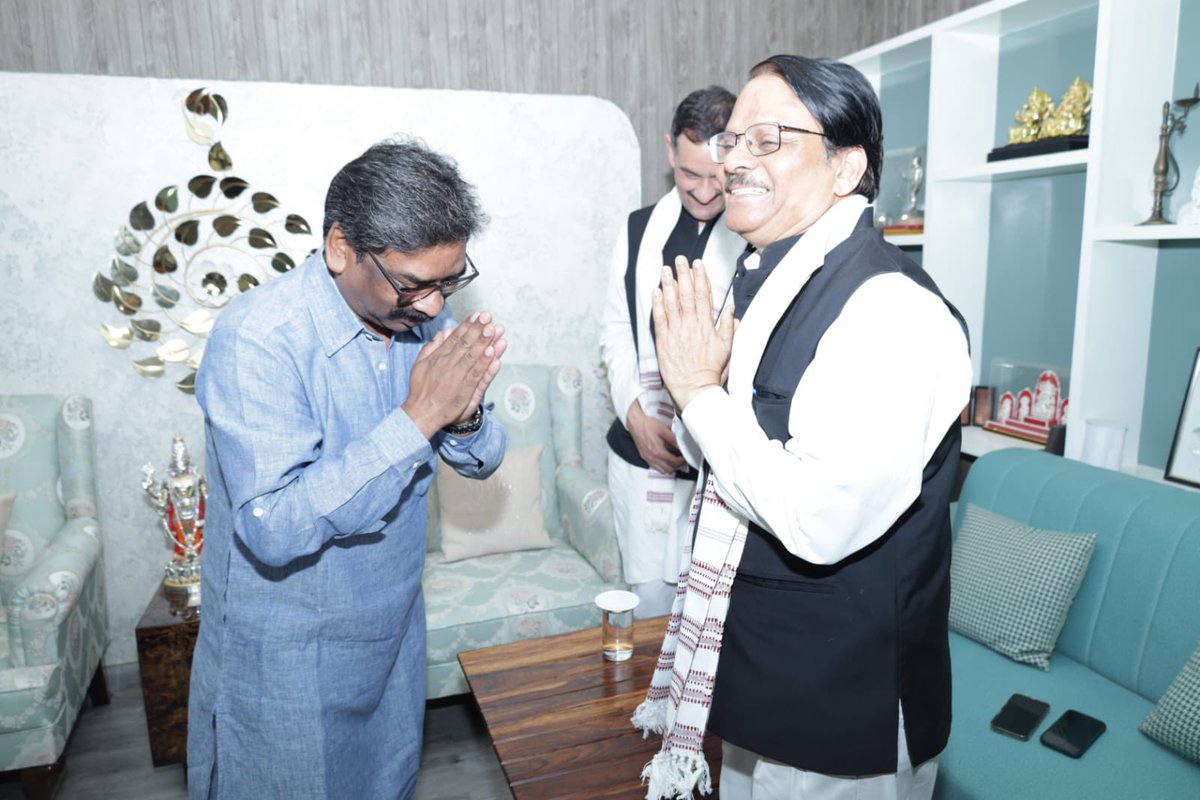 JharkhandCMO's tweet photo. मुख्यमंत्री श्री @HemantSorenJMM से @INCAssam के अध्यक्ष-सह-लोकसभा सांसद श्री @GauravGogoiAsm ने मुलाकात की। https://t.co/L2y5Ng5lKd