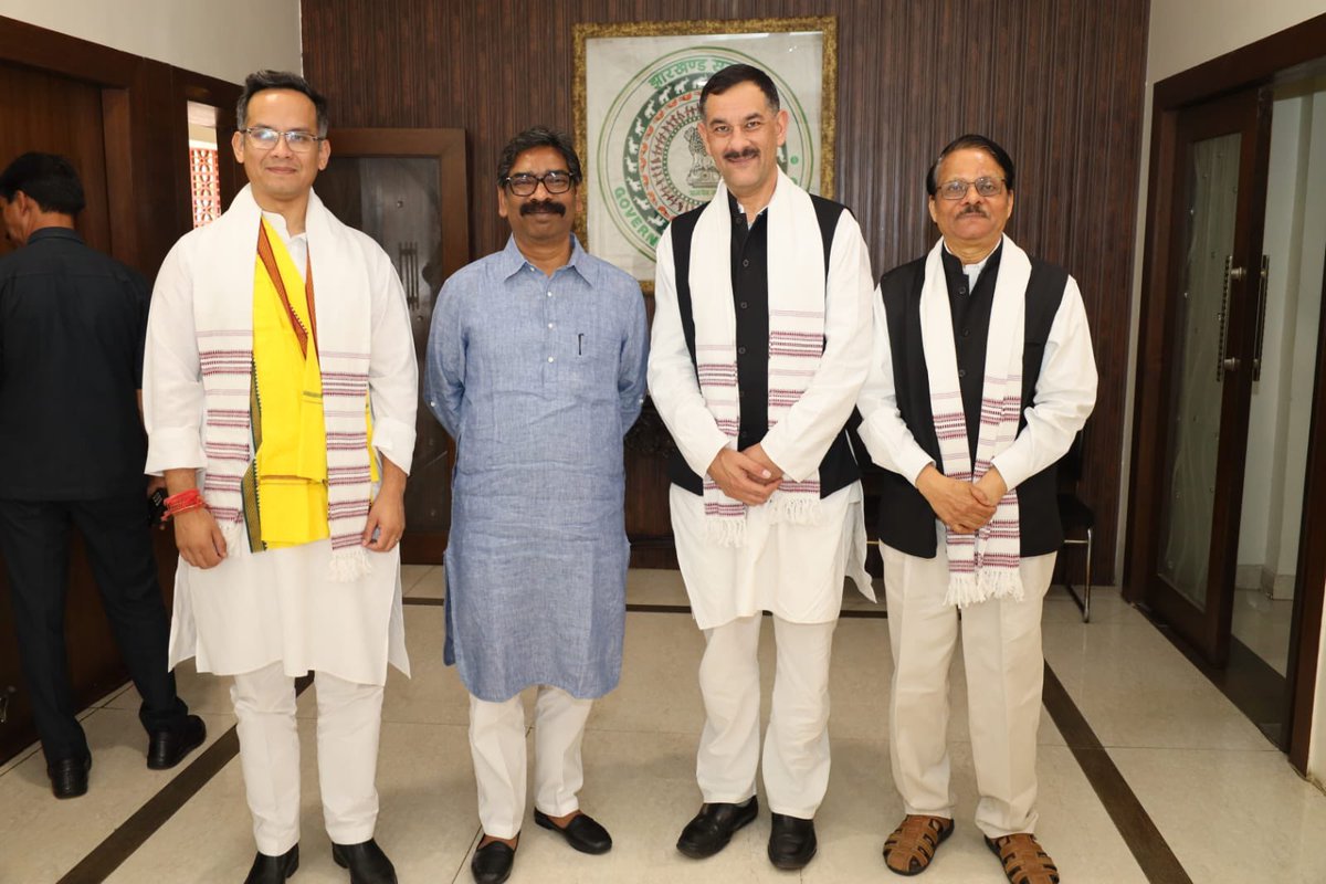 JharkhandCMO's tweet photo. मुख्यमंत्री श्री @HemantSorenJMM से @INCAssam के अध्यक्ष-सह-लोकसभा सांसद श्री @GauravGogoiAsm ने मुलाकात की। https://t.co/L2y5Ng5lKd