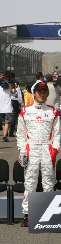ruben_plaza98's tweet photo. GP Bahréin 2006 de hace dos décadas.
Hoy se cumplen 20 años de la primera carrera de Fernando Alonso con el dorsal 1, ganó la carrera, buen estreno con el dorsal 1 en F1.
También 20 años de los debuts de Nico Rosberg y Yuji Ide.
Nico puntuó P7 e hizo vuelta rápida, Ide abandonó. https://t.co/Uu8NpcRbcT