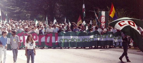 "No a la Guerra", otra vez.

Estos son los del Sí a las guerras legales, a las guerras que vienen a  defender los intereses de las potencias capitalistas frente a los de los  pueblos y la clase obrera. 
sindicatounitario.net/del-otan-de-en…