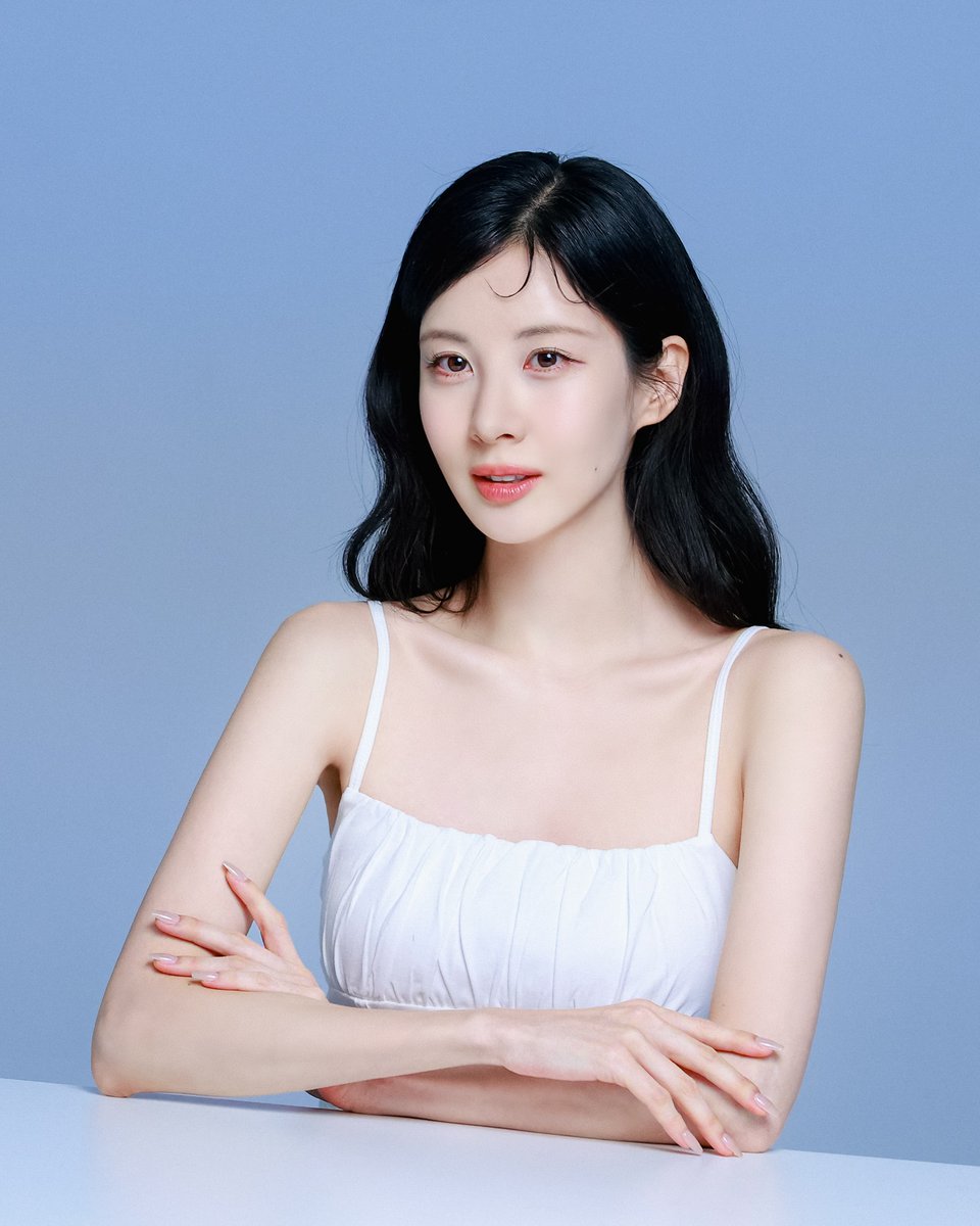 SeohyunPoint's tweet photo. Doll face, she's so stunning. https://t.co/u33fAIzpNL