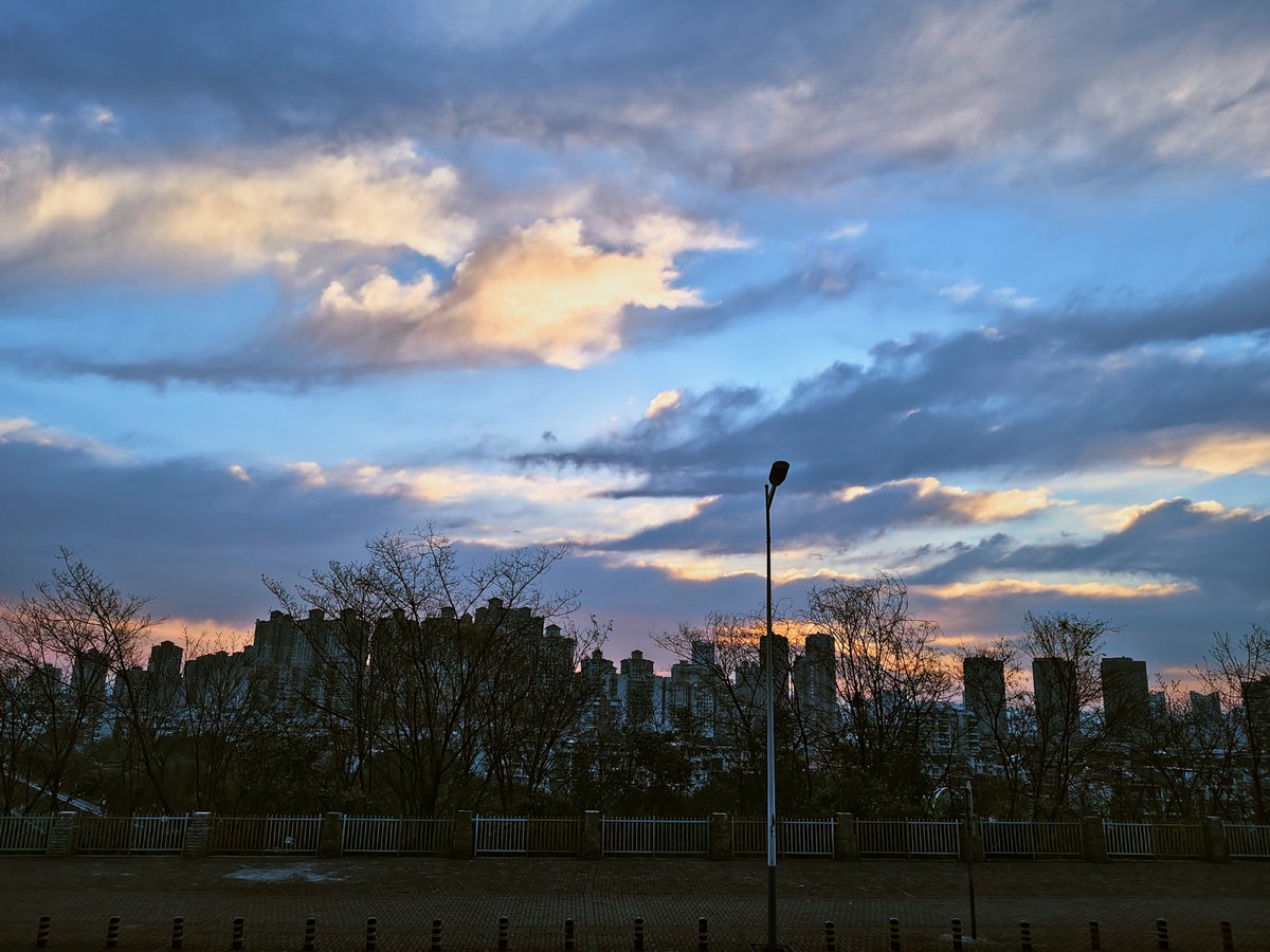 朝晖夕阴，气象万千
​
​＃爱生活·爱南充