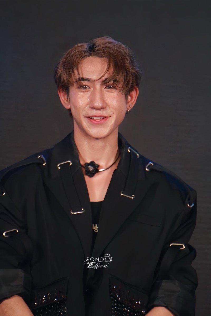 _Pondofficial's tweet photo. You look dangerous… to my heart🤍✨
@huexpondcompass 

#COMPASS
#pondporamet 
#ปอนด์ปรเมศวร์ 
#compassdfientertainment 
#huexponddcompass https://t.co/b3tuG0WvKI