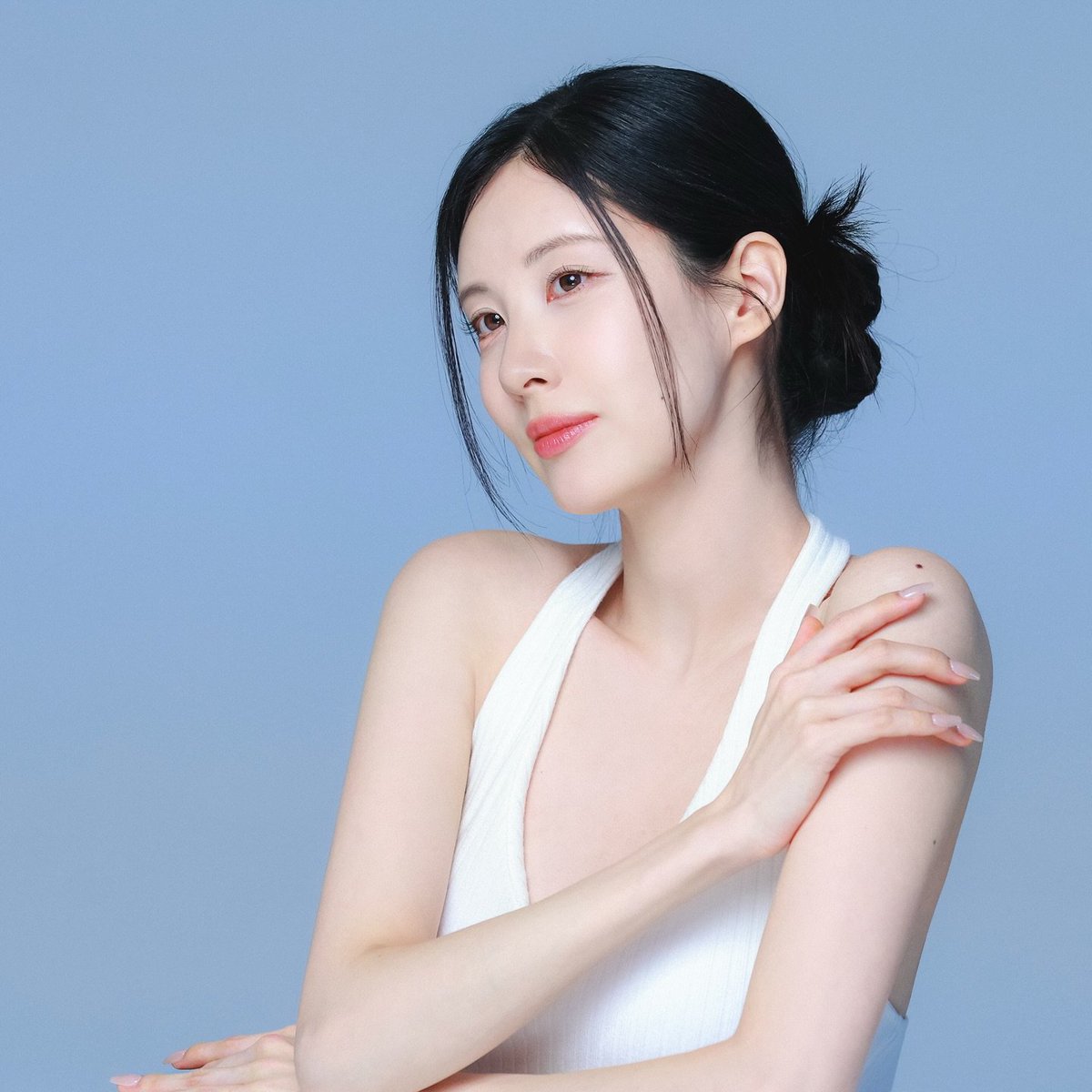 SeohyunPoint's tweet photo. Doll face, she's so stunning. https://t.co/u33fAIzpNL