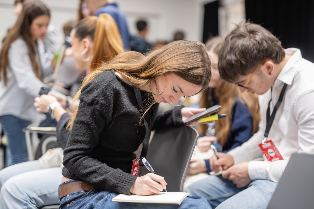 Botikazar tweet media