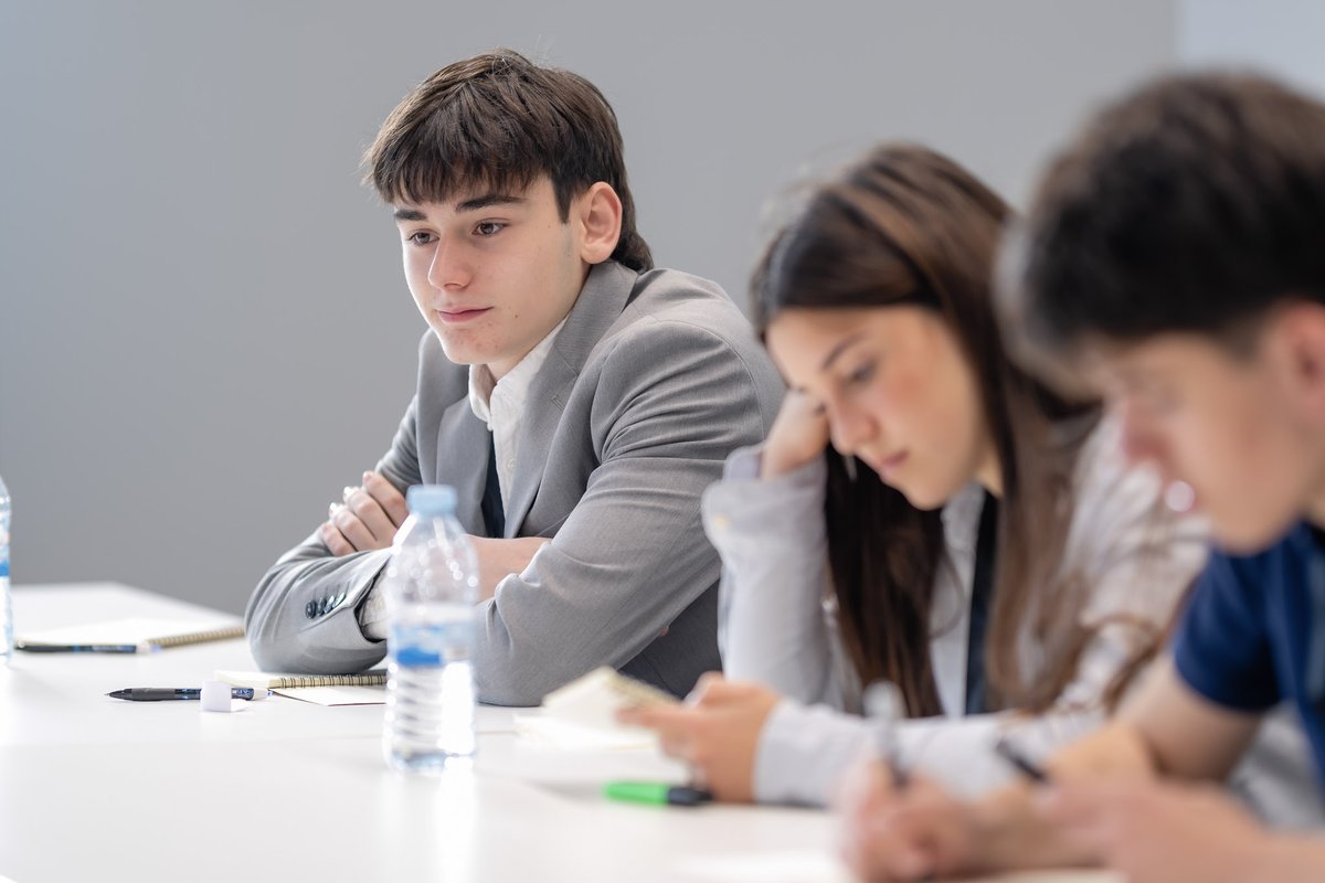 Botikazar tweet media