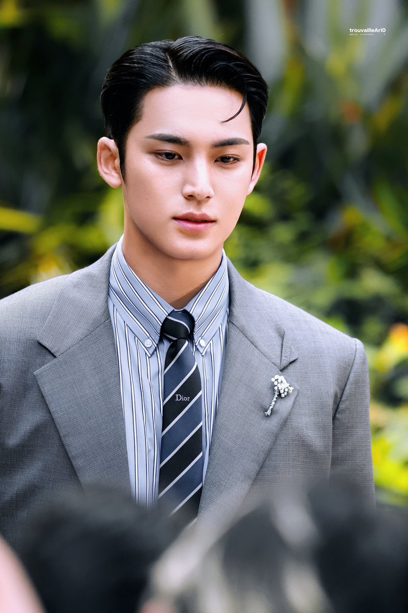 trouvailleAri0 tweet media