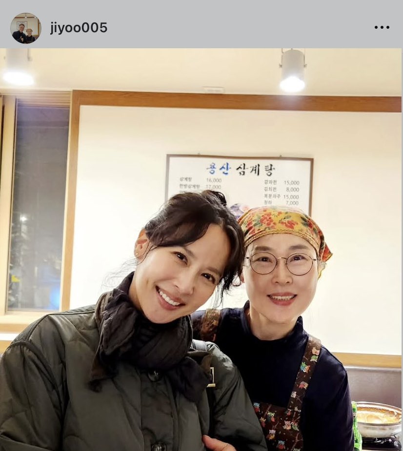 BlackSoNGSH's tweet photo. This photo was shared today,but it looks quite familiar to me;it's like I've seen it before. It appears to have been taken at a restaurant during promotional events for #hiddenface movie.She also shared photos with others.
@SongSH 
#SongSeungHeon 
#송승헌 #ソンスンホン #宋承憲 https://t.co/BMbEXSV4Lw