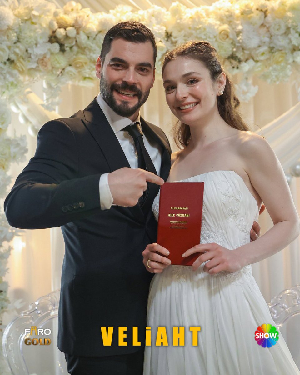 veliahtdizi's tweet photo. Bu günleri de mi görecektik 🥹 Düğünümüze bekleriz! 💍 #TimHan @AkinAkinozu #SerraArıtürk

#Veliaht yeni bölümüyle bu akşam 20.00’de Show TV’de 👑

@ShowTV @farocompany @GoldYapim https://t.co/P6zJh4Y0pl