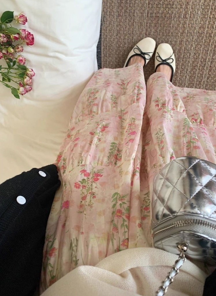 pretty floral skirt for daily wear

— a thread