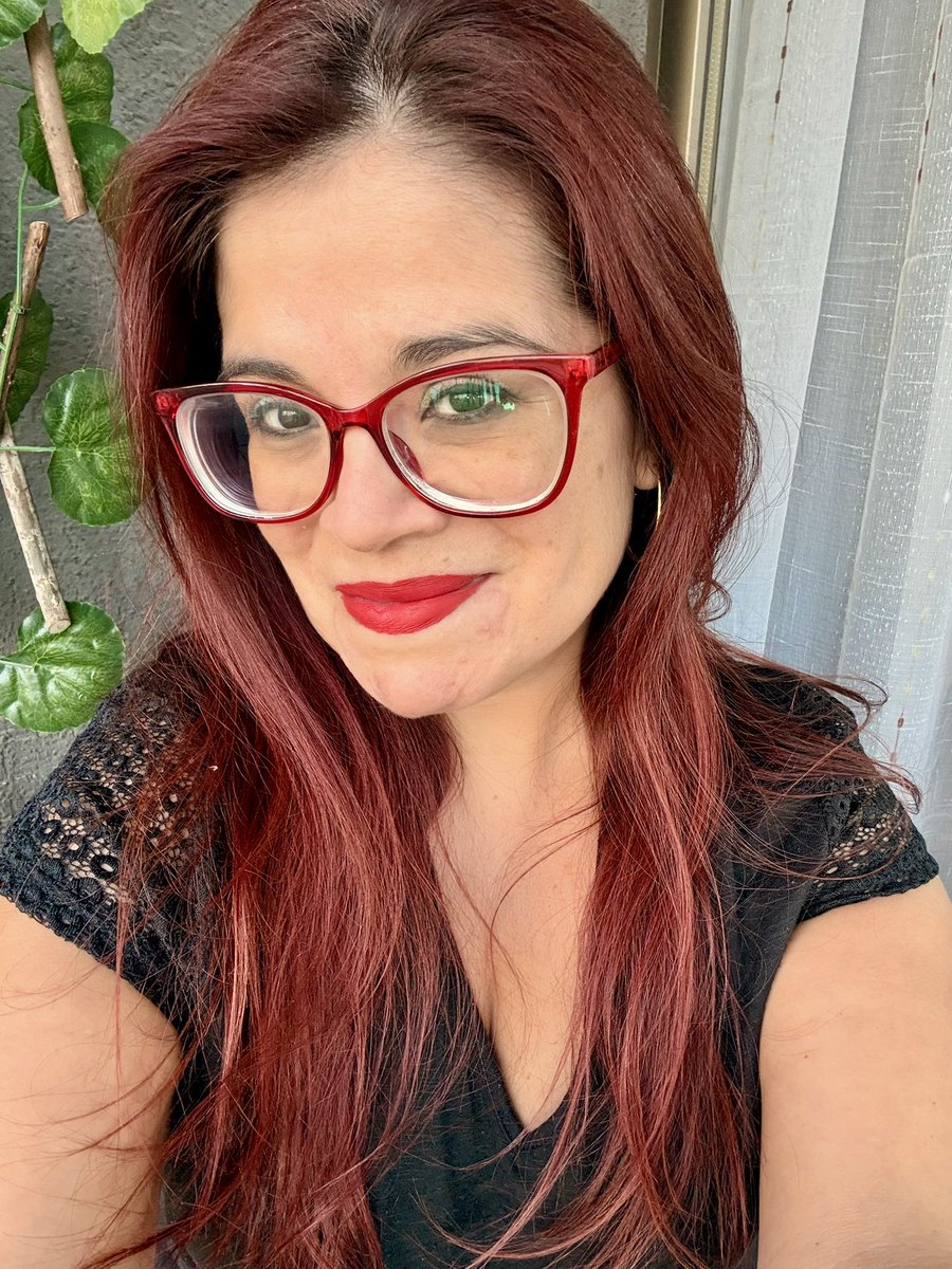 Lady in red 💃🏻 tweet media