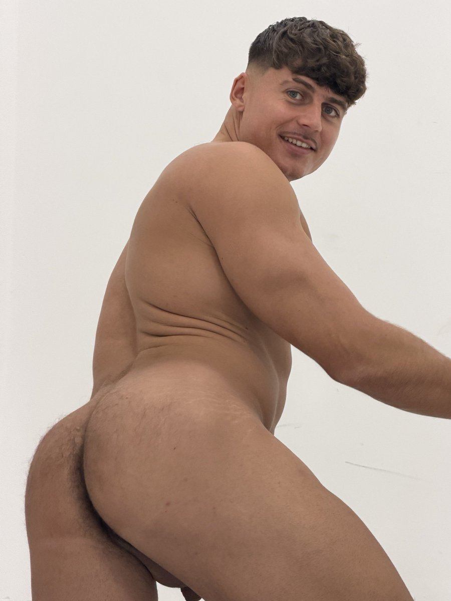 A❤️N❤️D❤️R❤️E❤️A❤️S tweet media