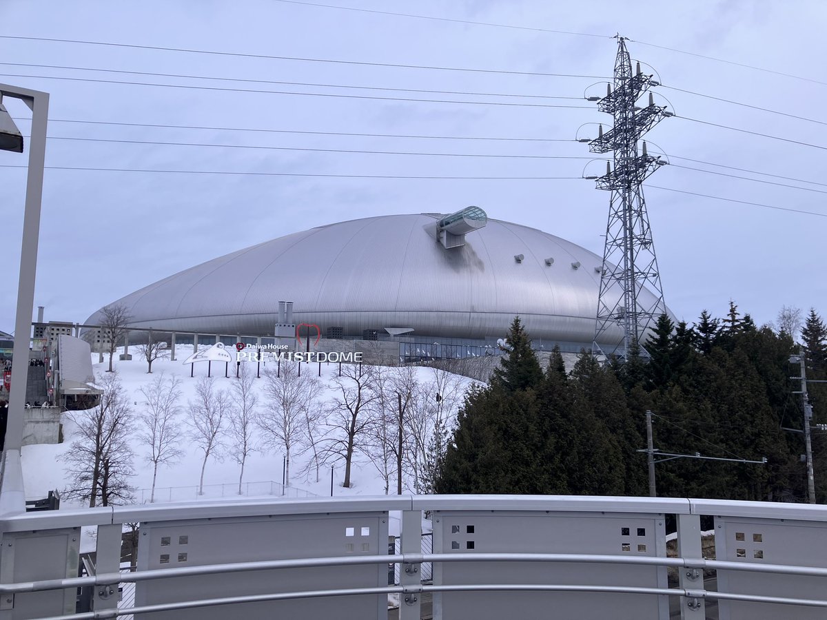 nz_kk's tweet photo. 北海道初上陸！！！☃️
長年嵐大好きなお母さんが無事当選してこの日を迎えられたこと本当に嬉しい🎉✨寂しい気持ちもある🥲
心配で付き添いに来たけどこっちまで緊張してきた、、😂無事にツアー完走できますように🙏🙏 https://t.co/XuXDBAuQrw