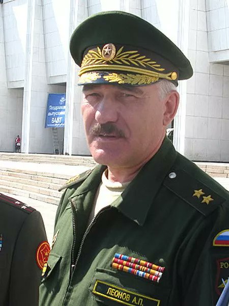 🚨😳🇷🇺

They called him “the Shield over Moscow.”
“The Kremlin’s Dome.”
“The Doomsday Pantsir.”

Quite the titles…

Then reality happened:

"The commander of Russia’s air defense, General A. P. Leonov, flew out of a window and never came back."

Air defense legend.
Defeated by…